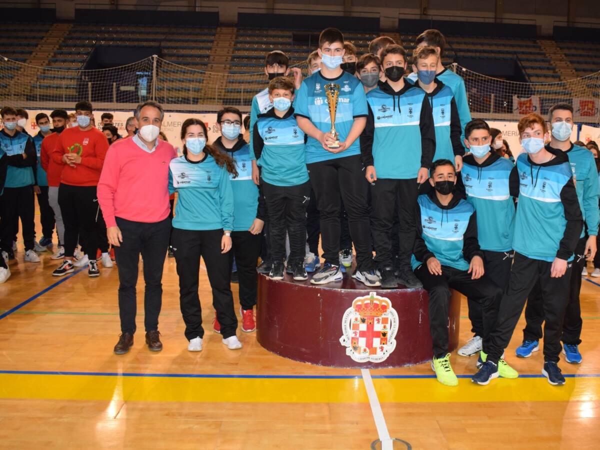 Más de 1.000 niños y jóvenes participan en la Liga de Voleibol