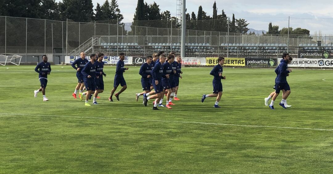 La plantilla del Real Zaragoza continúa preparando en la Ciudad Deportiva el partido contra el Cádiz