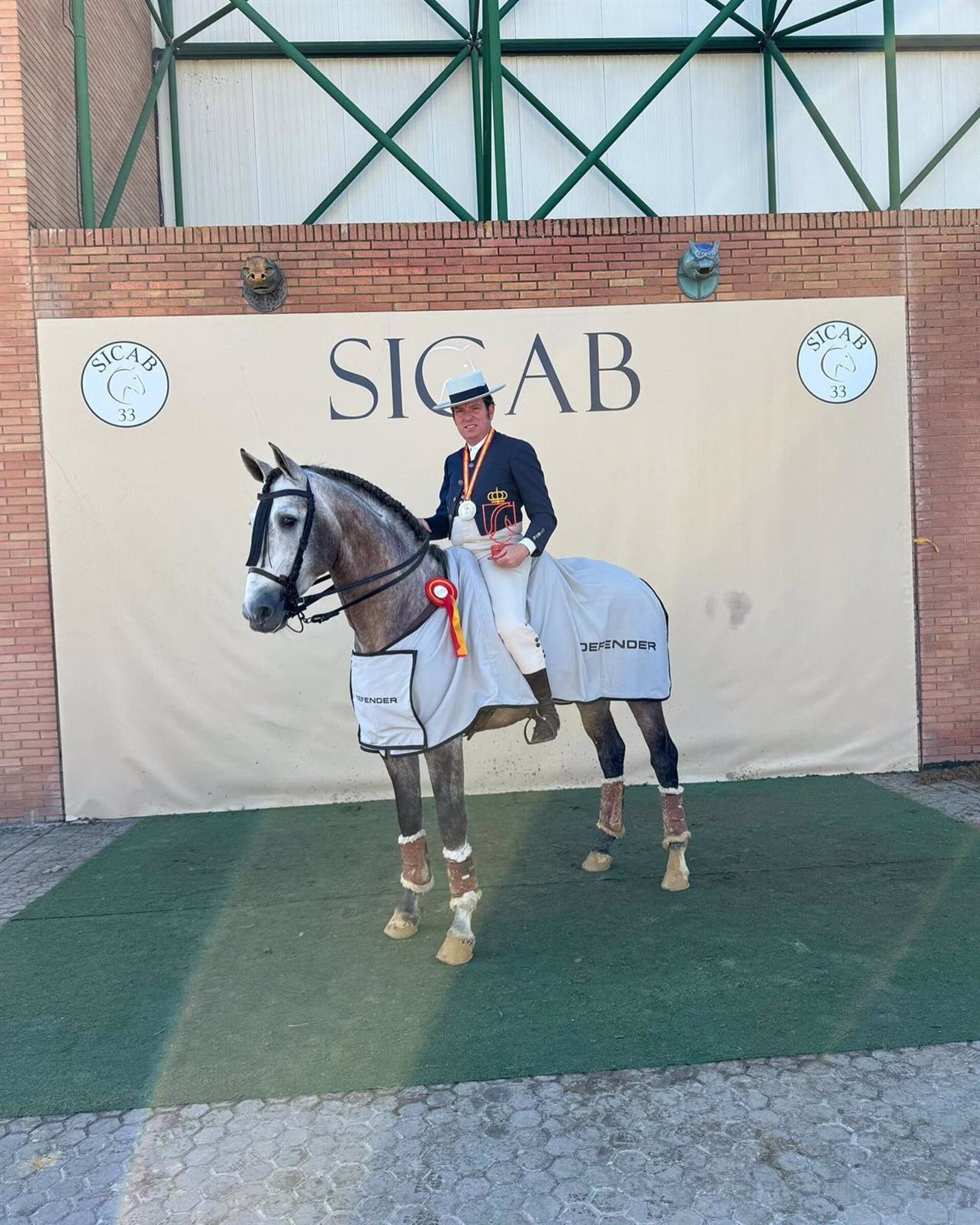 04/12/2023 El jinete de la Real Escuela Juan José Verdugo se alza con el primer puesto de la Copa Ancce en Sicab
POLITICA 
REAL ESCUELA DE ARTE ECUESTRE
