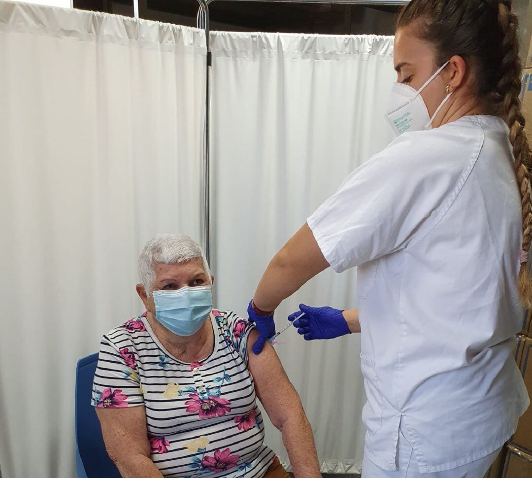 Vacunación en un centro sanitario.