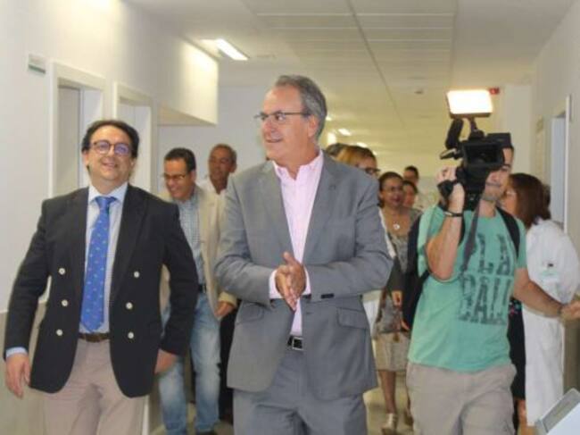 Vergeles (izquierda) y Píriz, en su visita al nuevo aulario.