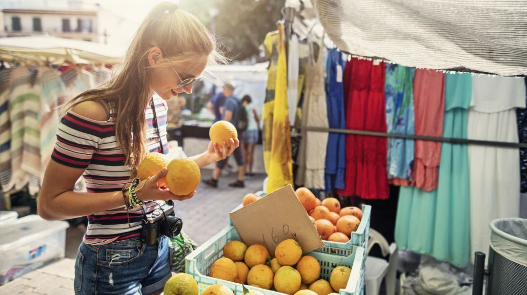 La guía se ha editado para orientar a los ayuntamientos en la reapertura de los mercadillos semanales de cara a la entrada de la región en la fase 1 de la desescalada