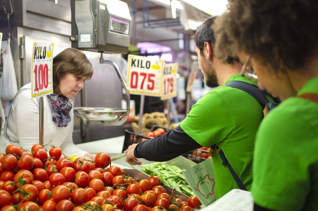 Campaña de información en mercados municipales