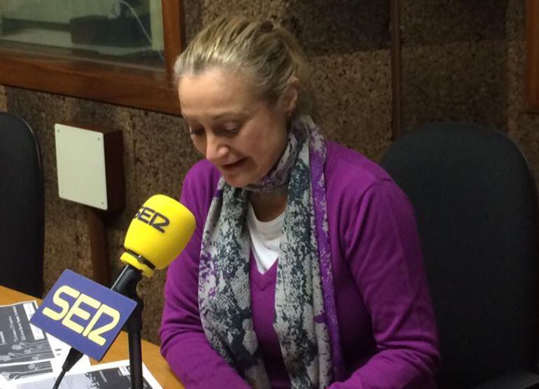 La concelleira durante su visita a Radio Ourense