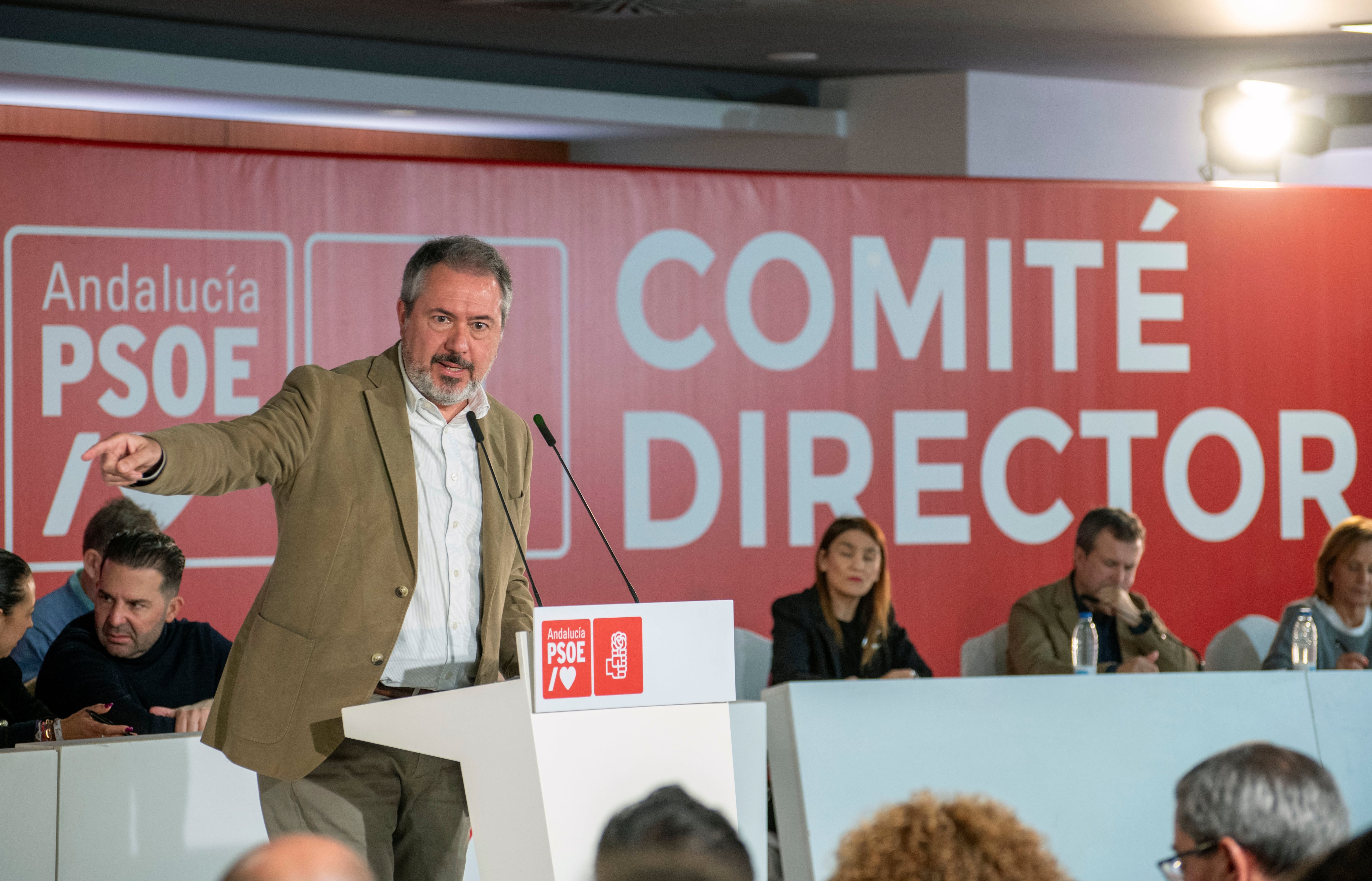 JAÉN, 20/12/2024.- El secretario general del PSOE andaluz, Juan Espadas, ha presumido de haber hecho la &quot;tarea&quot; en los 30 meses de legislatura y ha asegurado que con la convocatoria este viernes del congreso regional de febrero la dirección &quot;deja paso y peso a la militancia y a la renovación de este proyecto&quot;, este viernes durante la reunión del Comité Director del partido en Jaén.EFE/José Manuel Pedrosa.
