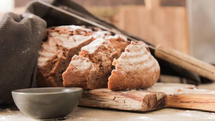 Javier Ramos, de La Tahona de Chari, en Villanubla, explica la difícil situación de las panaderías