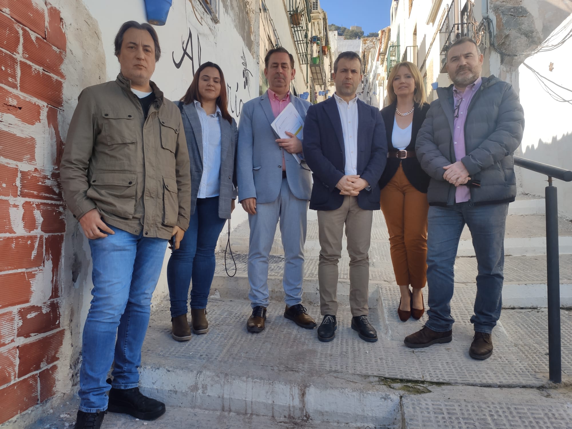 Personalidades del PSOE de la ciudad de Jaén durante una visita al casco antiguo