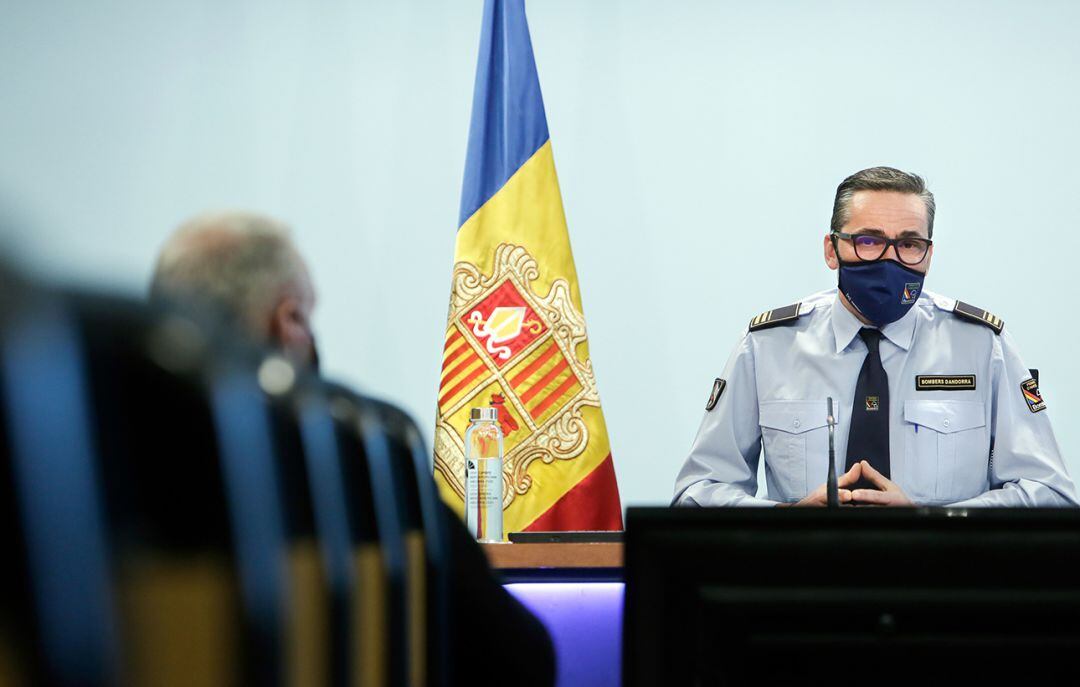 El director adjunt dels bombers, Jordi Farré, durant la roda de premsa.