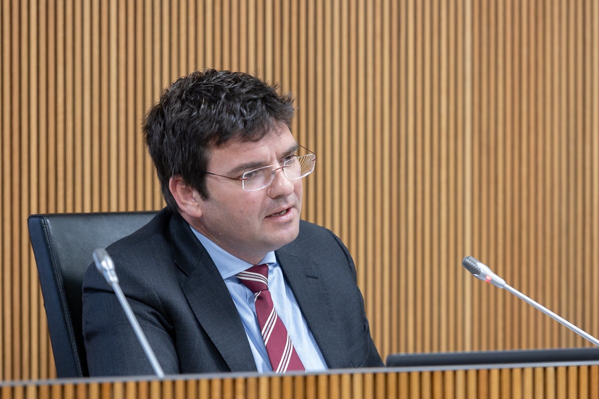 Un moment de la compareixença del Raonador, Xavier Cañada, al Consell General per presentar el seu informe anual.