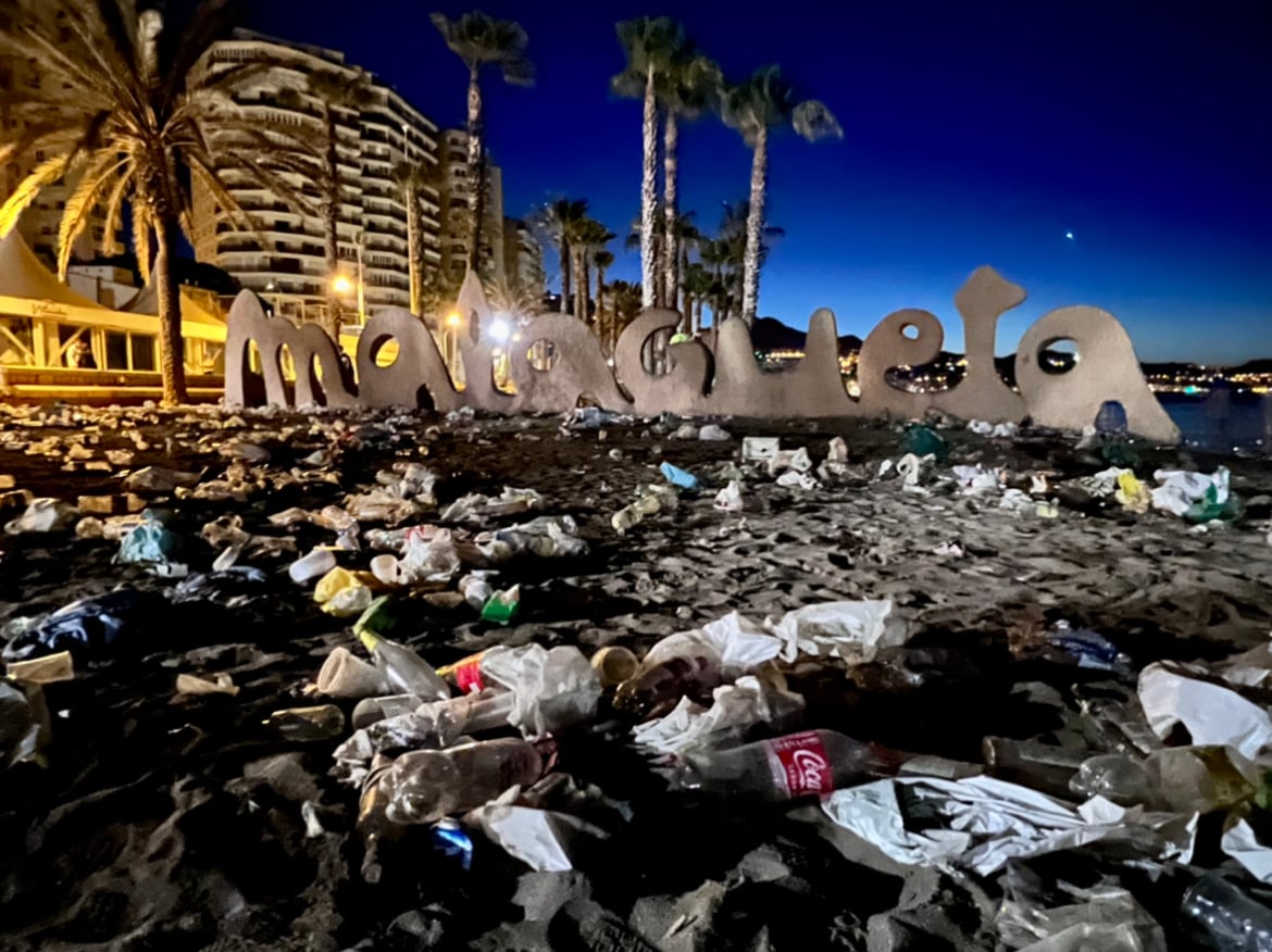 Así amanecen las playas de Málaga tras la noche de San Juan