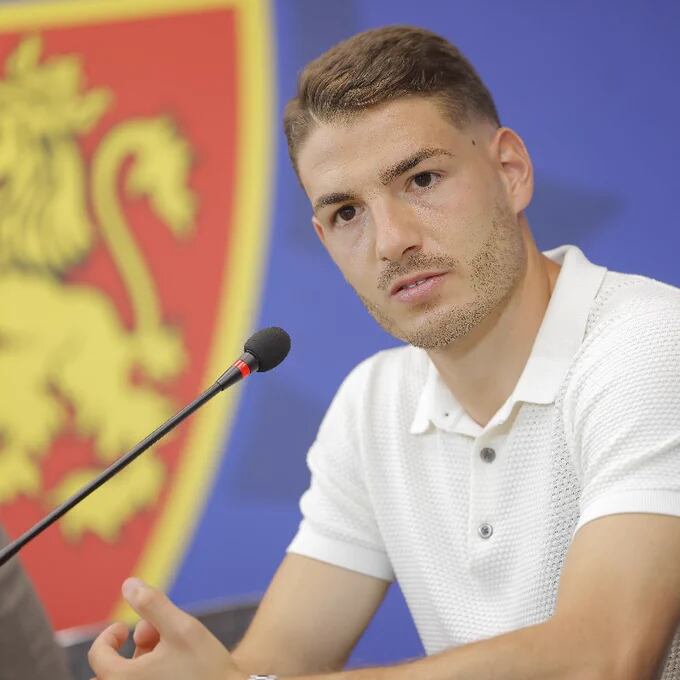 Manu Vallejo durante su presentación oficial