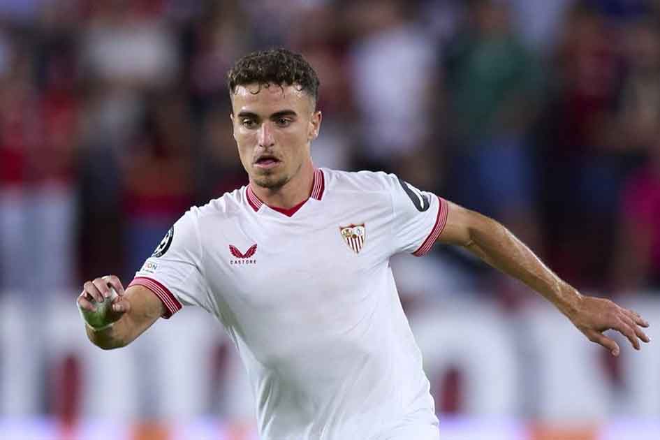Adrià Pedrosa en un partido con el Sevilla