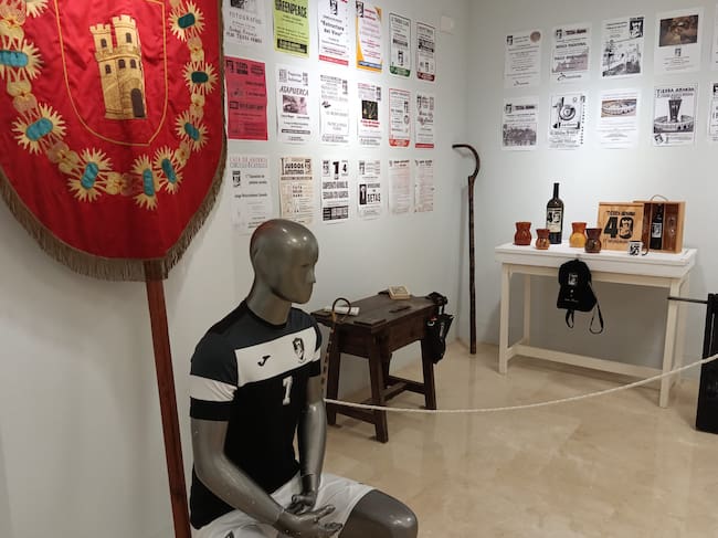 Algunos elementos de la peña están expuestos