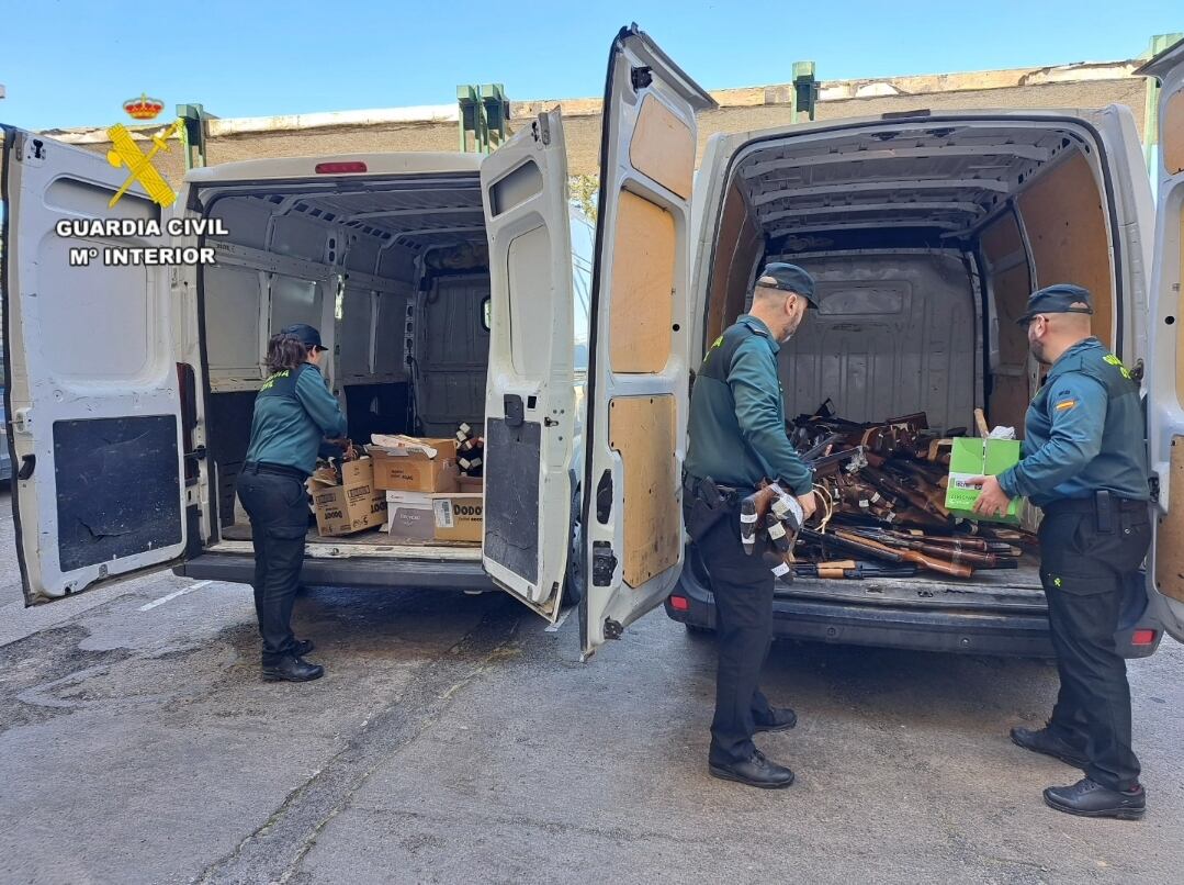 La Guardia Civil traslada armas para su destrucción