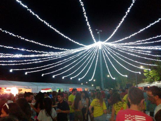 Primera noche en el recinto de carpas, tras la inauguración