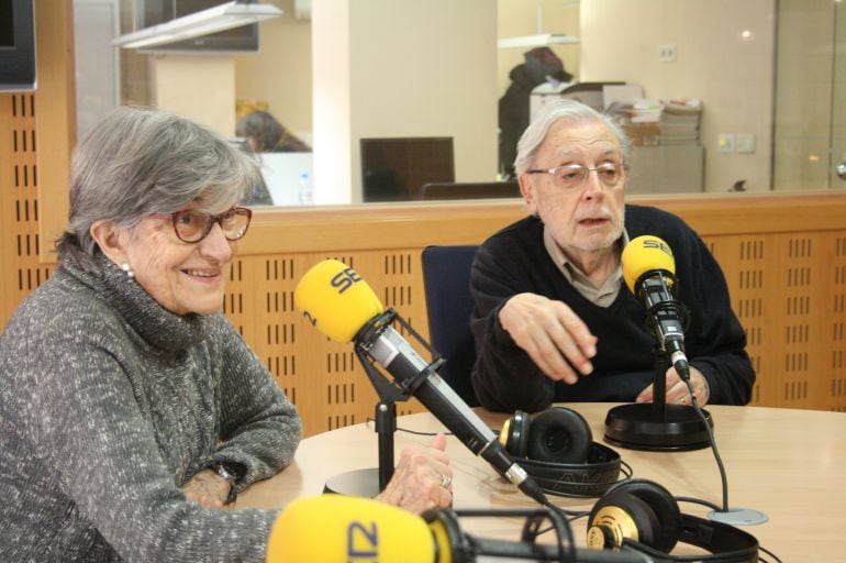 Mercè Huerta i Narcís Jordi Aragó als estudis de Ràdio Girona a finals de febrer