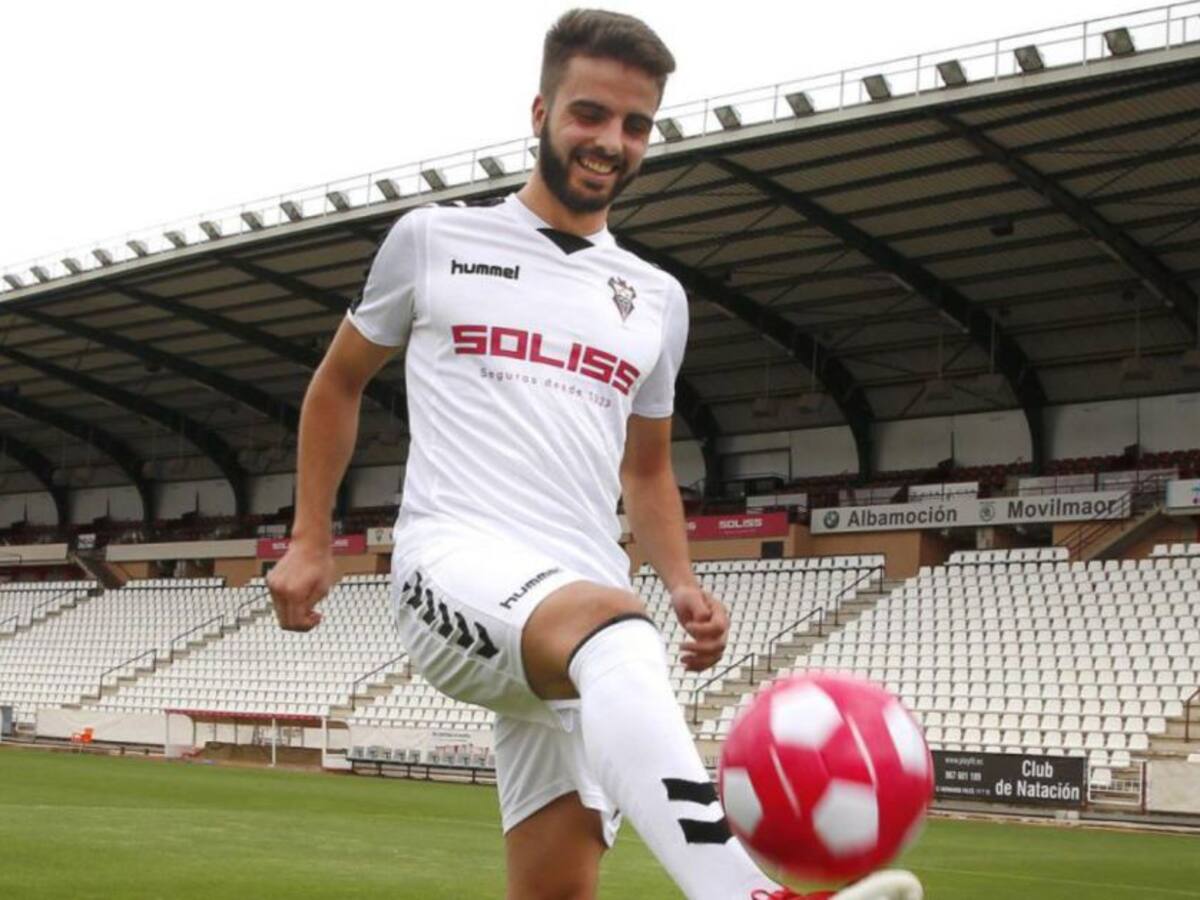 Pelayo Novo: "Me voy con la cara más amable del fútbol, la unión entre compañeros"