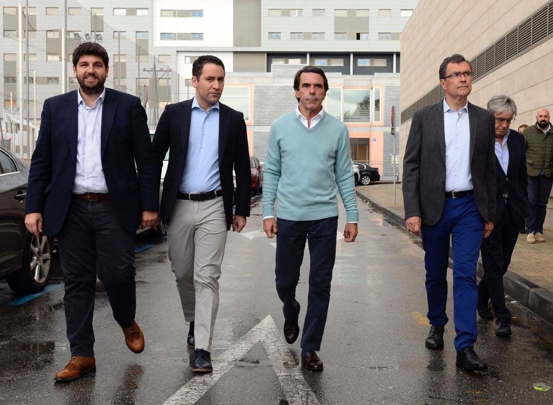 José María Aznar entrando al Pabellón Cagigal de Murcia en donde ha ofrecido un mitin. 