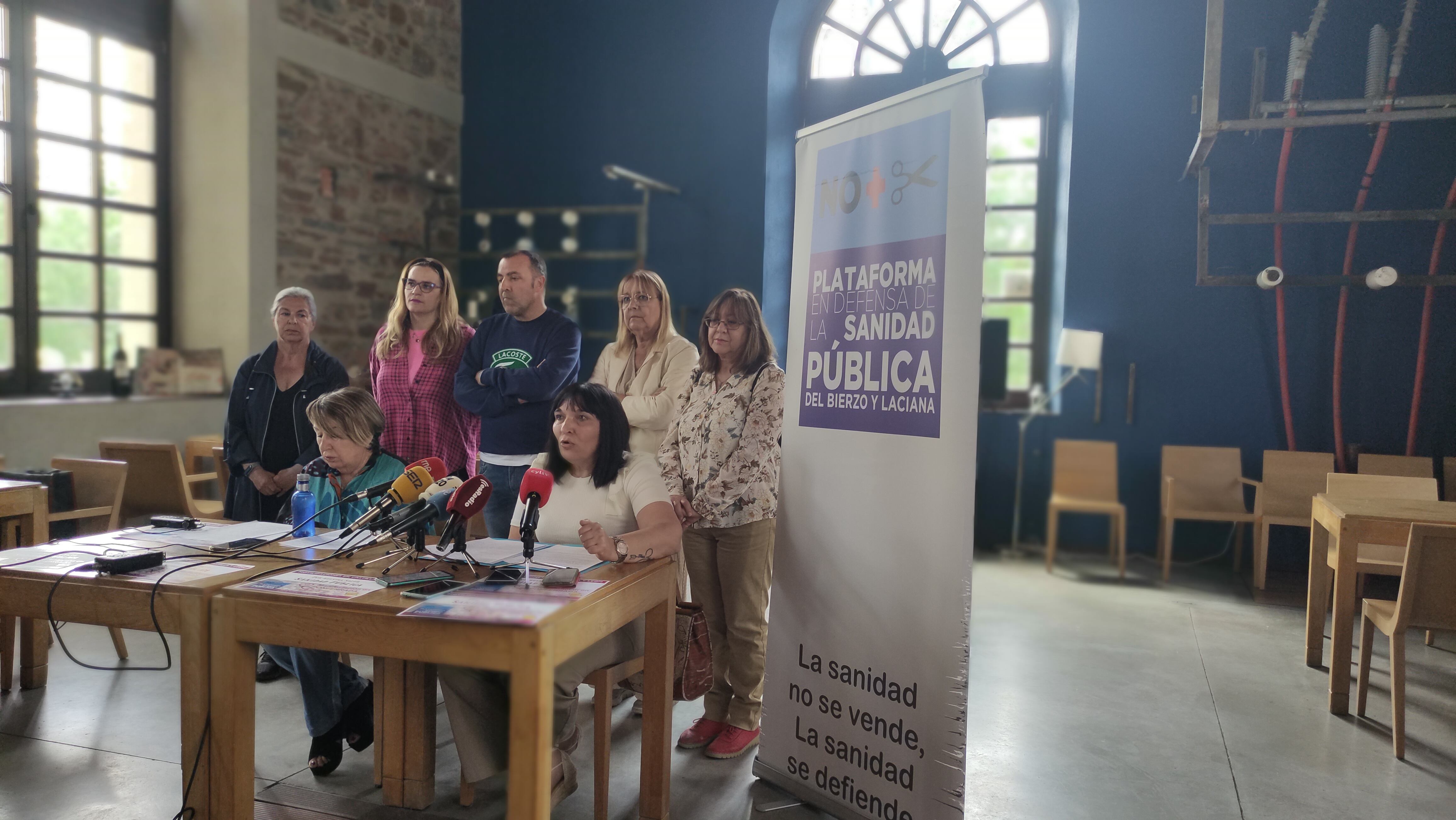 Representantes de la plataforma sanitaria por la defensa de la sanidad publica del Bierzo y Laciana