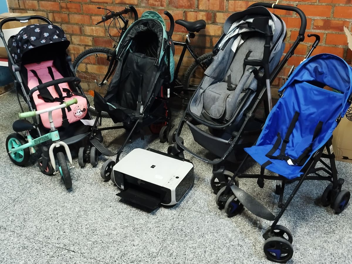 Desde carteras hasta un televisor: estos son los objetos que los usuarios de Metrovalencia han olvidado en los trenes en el último año