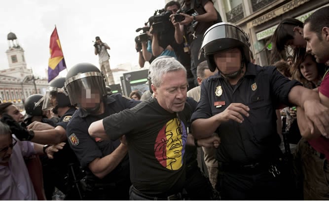 La Policía Nacional ha detenido a cinco personas, una de ellas el expolítico Jorge Vestrynge, en la concentración a favor de la república