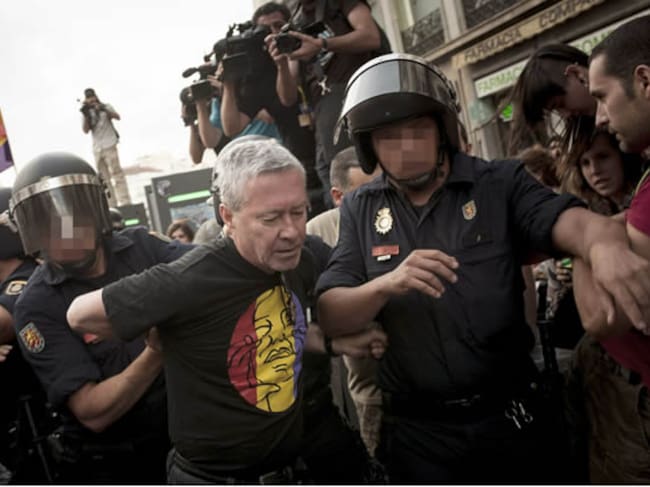 La Policía Nacional ha detenido a cinco personas, una de ellas el expolítico Jorge Vestrynge, en la concentración a favor de la república