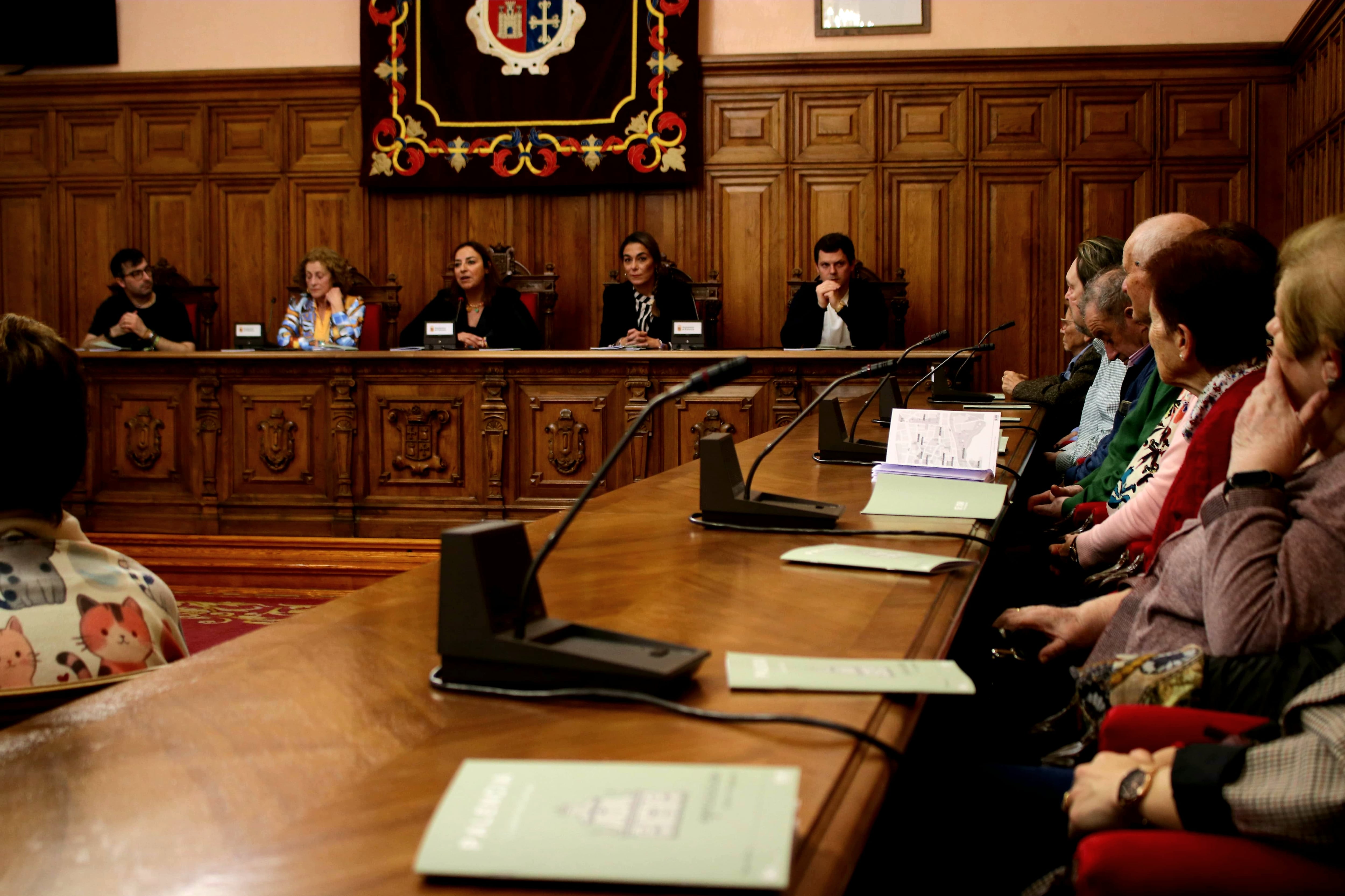 El Ayuntamiento de Palencia presenta los ‘Cuadernos Senior’, una herramienta de estimulación cognitiva para personas mayores