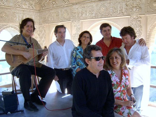 Iñaki Gabilondo en la Alhambra, en 2005, junto (entre otros) a Luis García Montero, Enrique Morente y Miguel Ríos