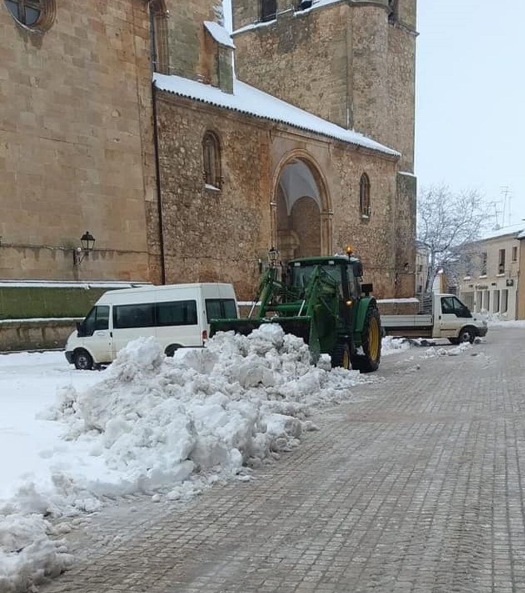 Labores de limpieza de nieve en la localidad