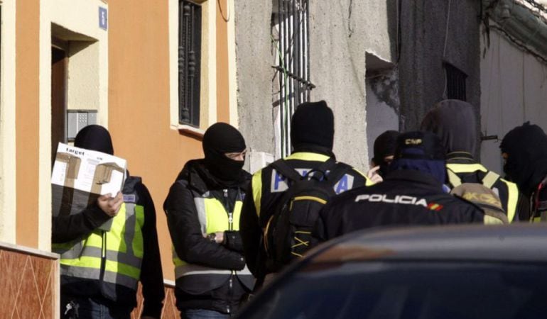 Agentes de la Policía en una reciente operación contra el yihadismo