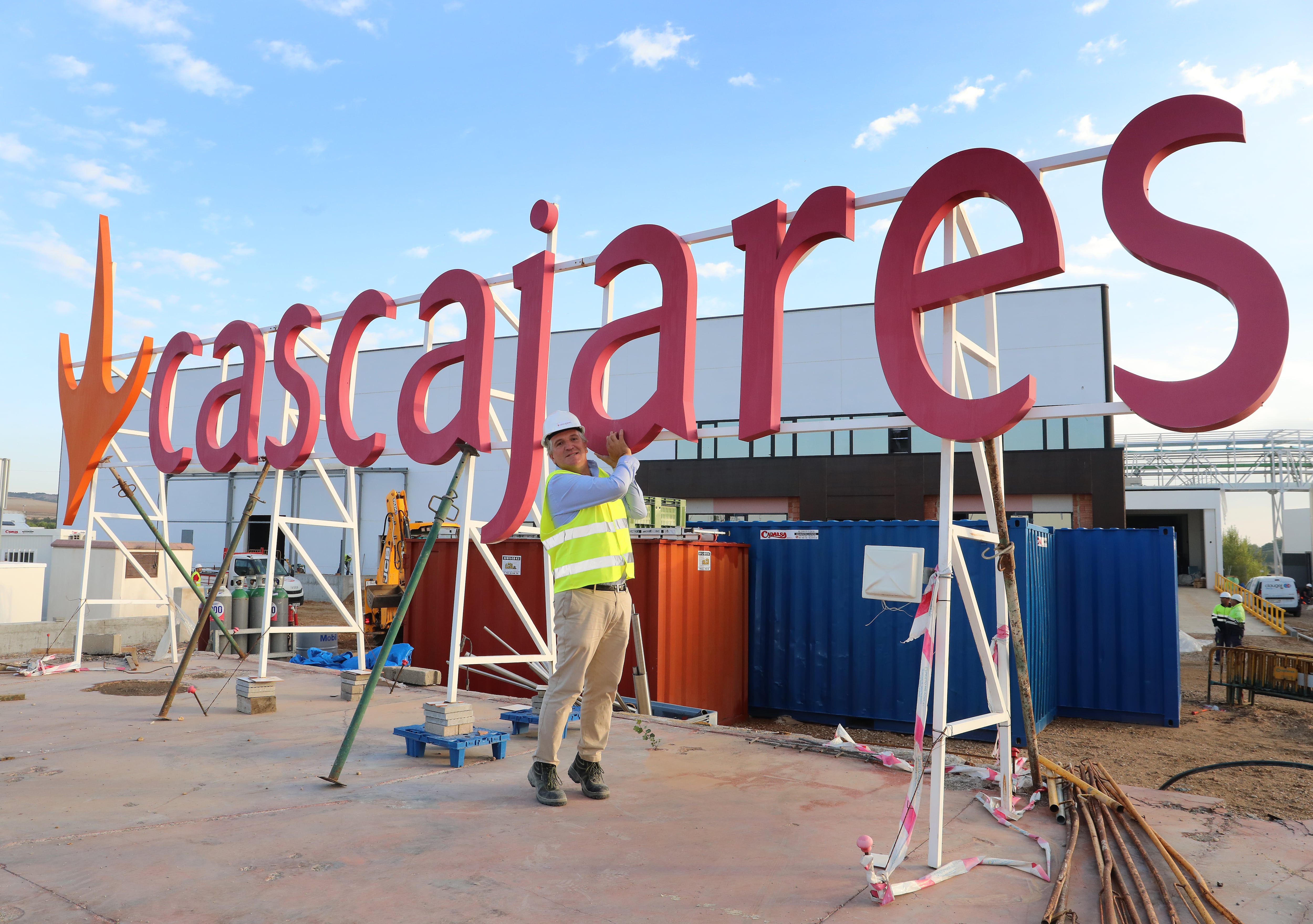 La empresa agroalimentaria Cascajares, que sufriera un incendio que destruyó por completo la fábrica, está construyendo una nueva factoria mas grande junto a la anterior