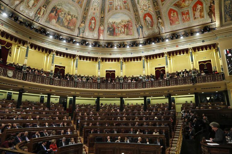 Vista general del hemiciclo durante la segunda votación de la investidura del candidato socialista