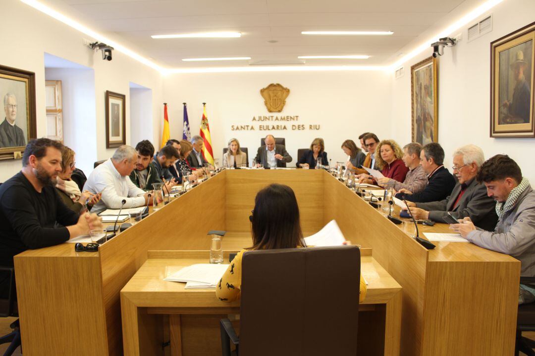 Imagen del pleno de marzo en Santa Eulària