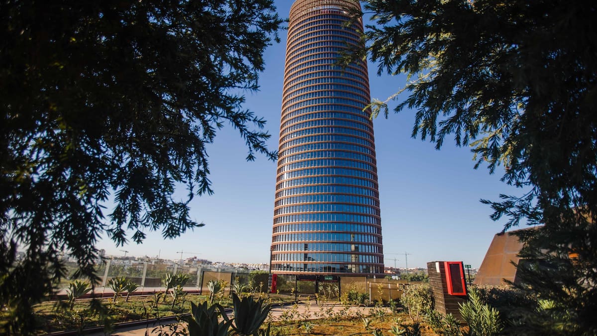 Cajasol muestra a la Caixa su interés por comprar Torre Sevilla