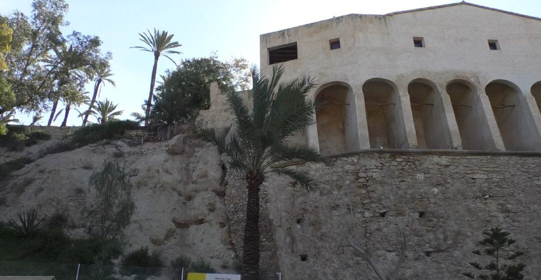 Aspecto del Moli Real en la ladera del rio