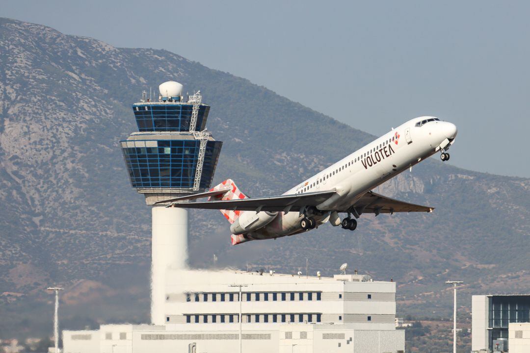 Volotea se convertirá este verano en la compañía con más rutas aéreas desde Asturias.