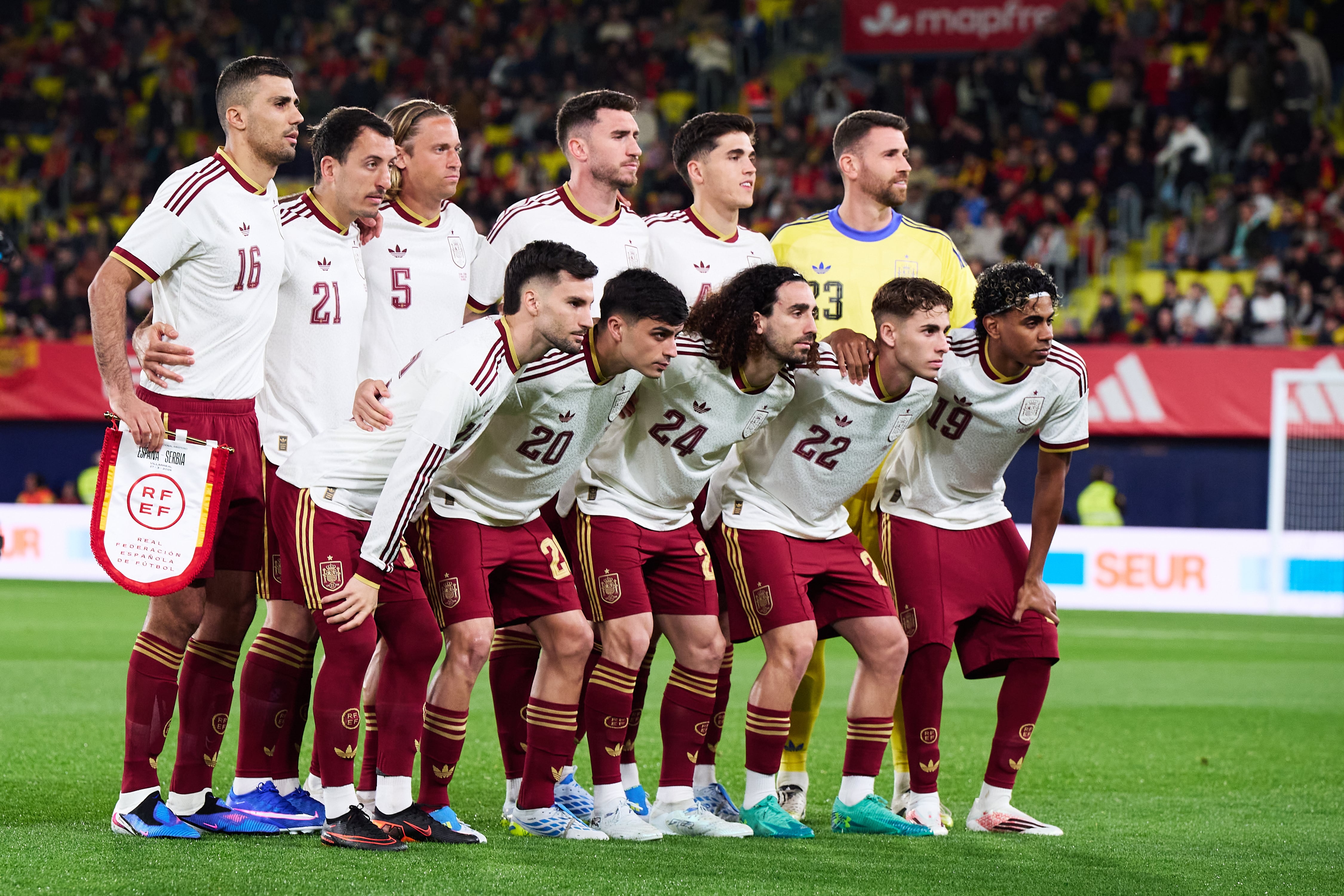 Fotografía del once de la selección española frente a Serbia