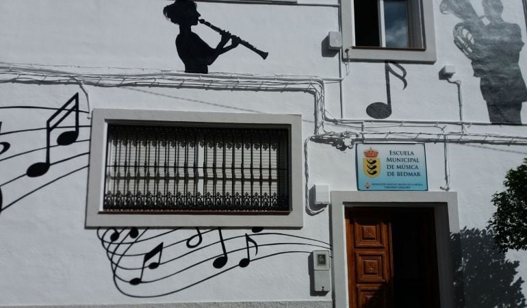 Entrada de acceso a la Escuela de Música de Bedmar