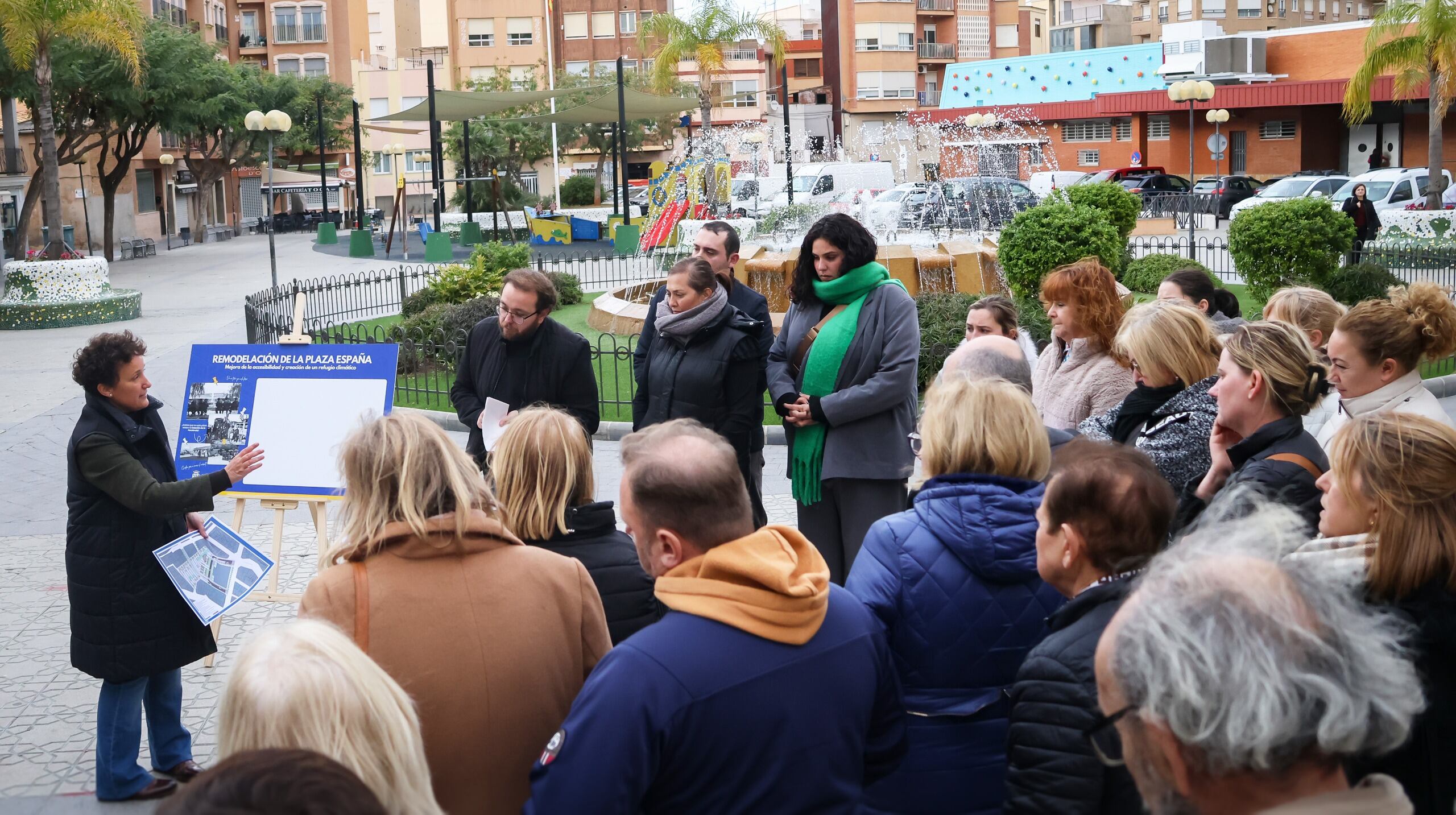 Reunión vecinal en la Plaza España de Onda