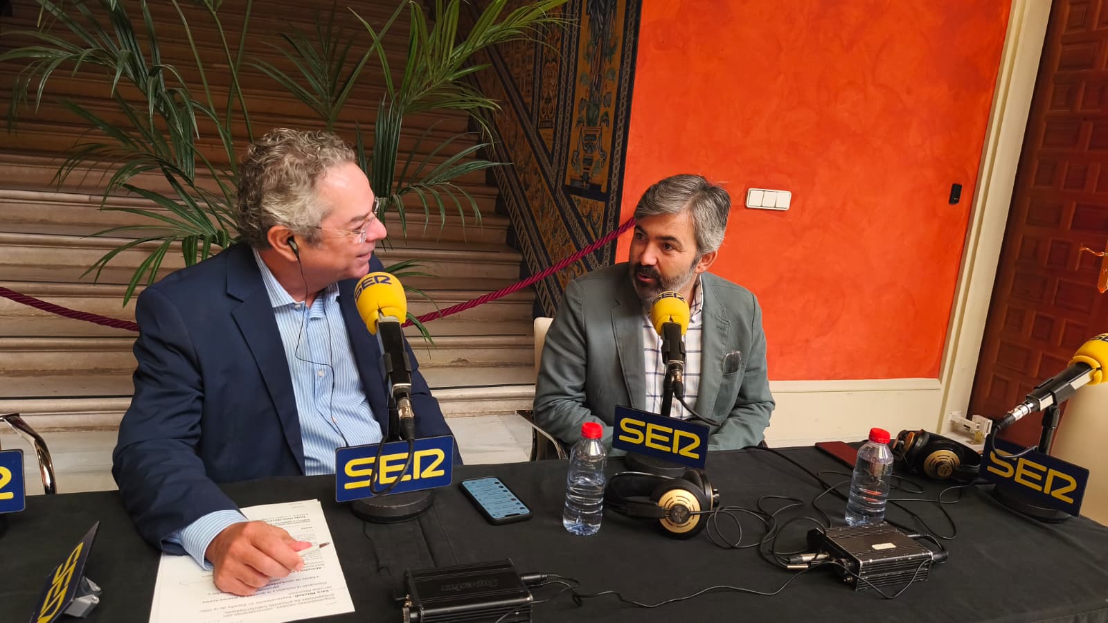 Modesto González, alcalde de Coria del Río y Salomón Hachuel en el V Congreso de Innovación Social LABME