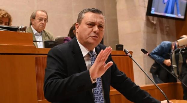 Fernando Sabés, durante su turno de respuesta al presidente Azcón durante el Debate del Estado de Aragón