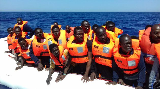 Subsaharianos en la barca de goma