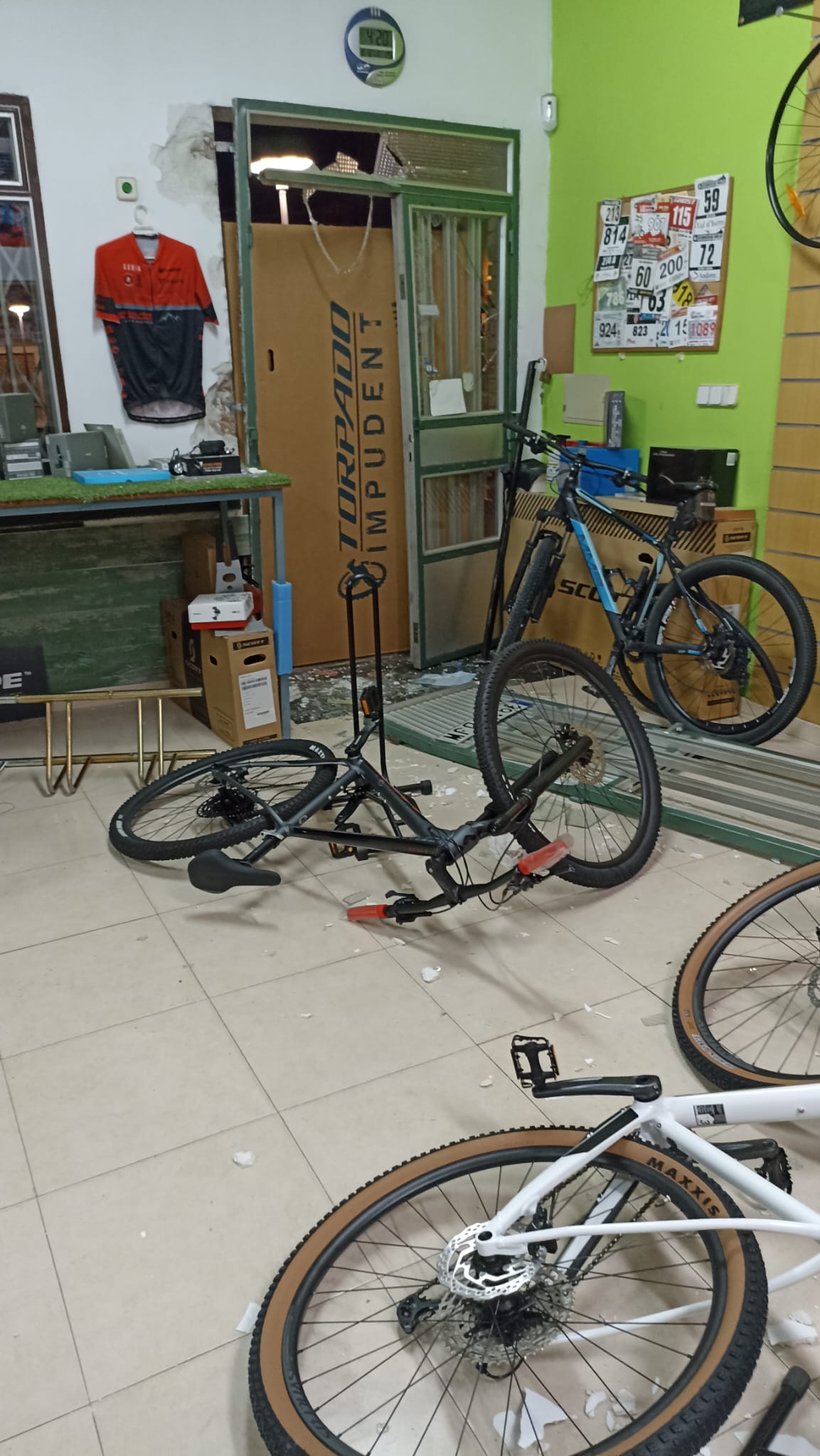 Alunizaje en una tienda de bicicletas de la localidad de Sonseca