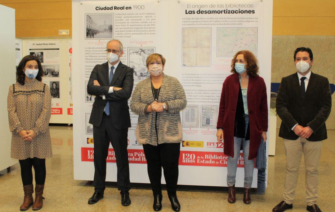 Pilar Zamora, Francisco Javier Alonso López, Carmen Olmedo, María Ángeles Herreros y David Triguero han asistido a la inauguración  