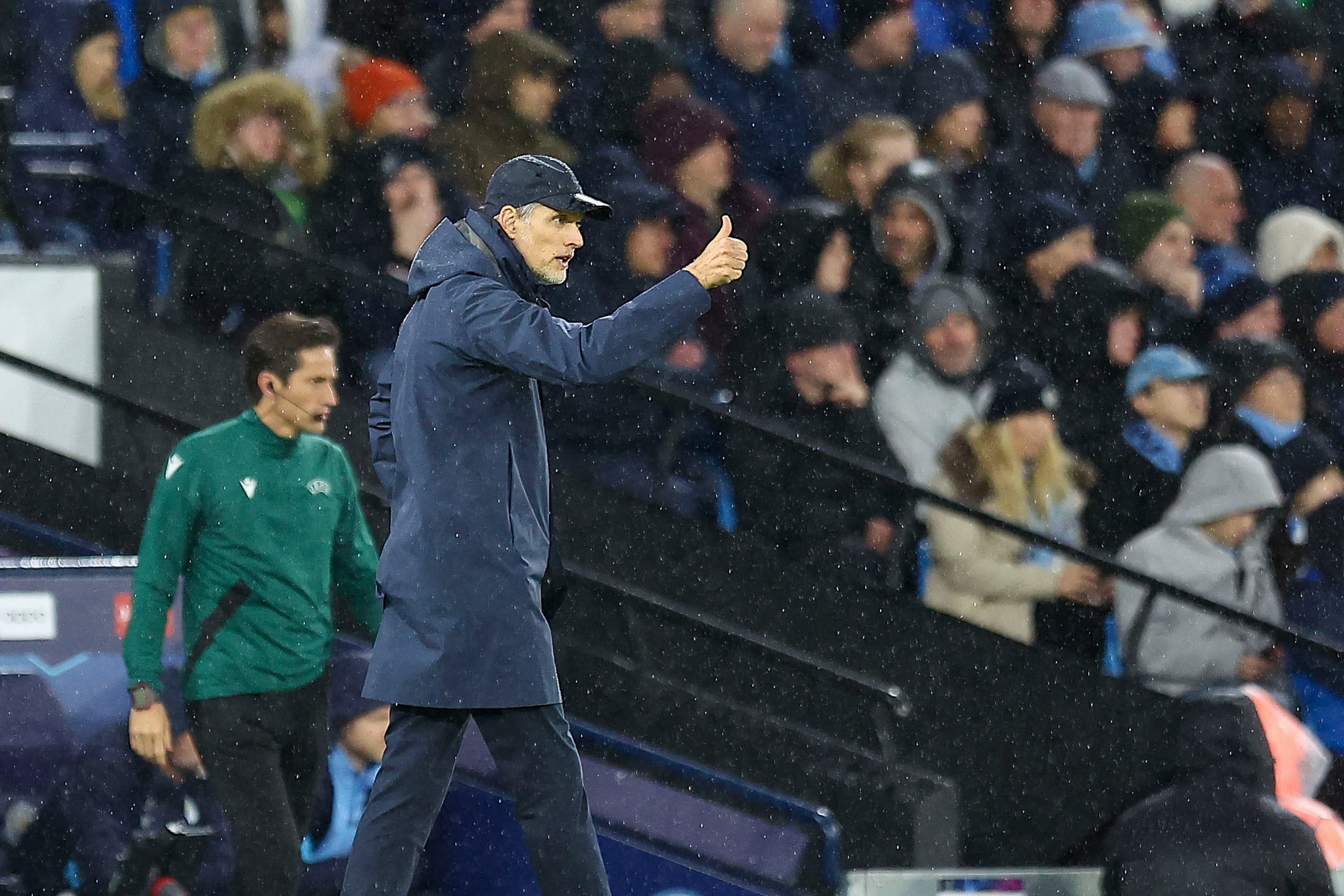 Thomas Tuchel da indicaciones desde la banda durante el Manchester City-Bayern de Múnich.