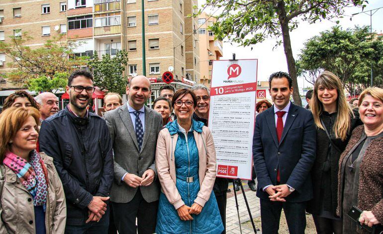 La candidata del PSOE a la alcaldía de Málaga, María Gámez, presenta su decálogo de compromisos en el barrio de La Luz