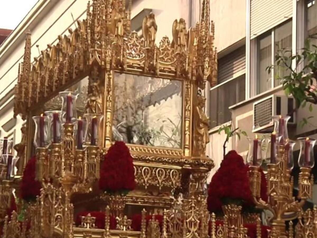 La urna con el Cristo Yacente, segundo paso del Santo Entierro
