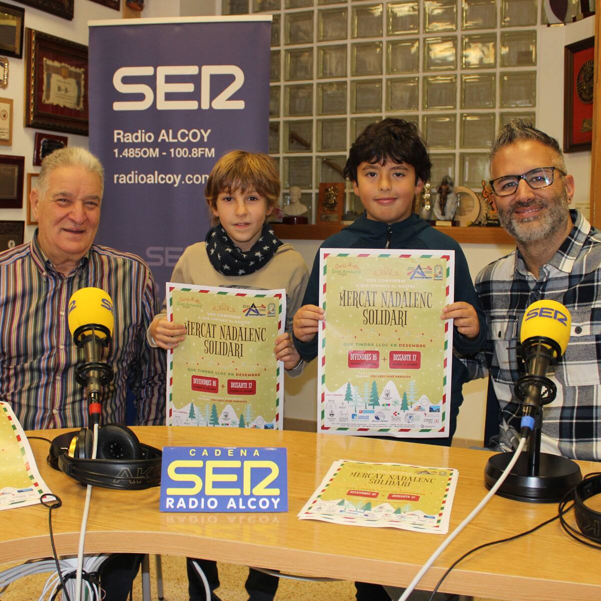 El Mercat Nadalenc Solidari de la Asociación de Vecinos Zona Nord y el colegio José Arnauda se consolida