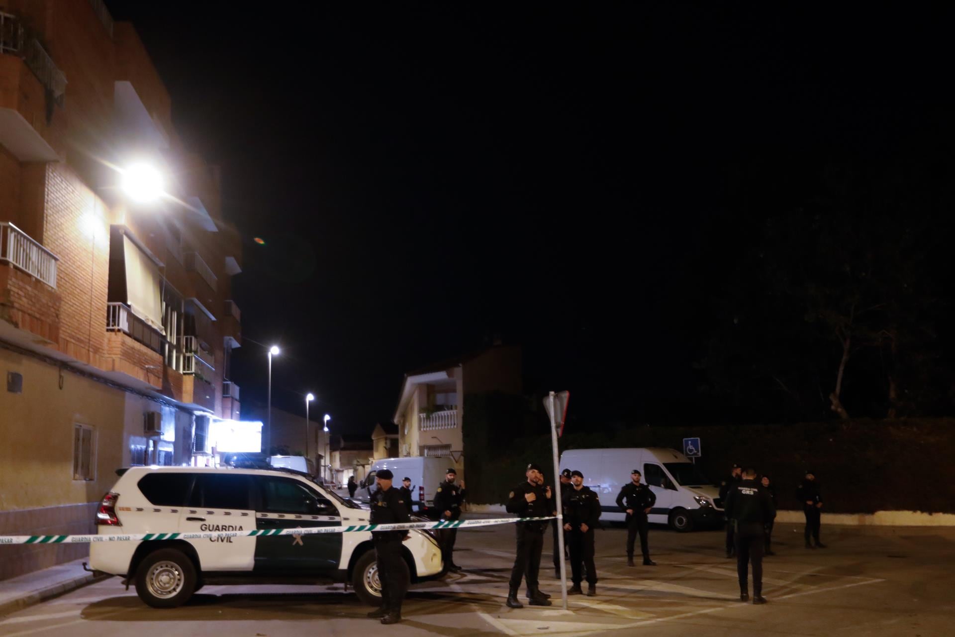 Varios agentes de la Guardia Civil controlan los accesos durante una manifestación no autorizada y promovida por grupos de ultraderecha en redes sociales, a 15 de julio de 2025, en Torre Pacheco