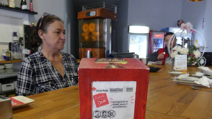 María Dolores Navarro, técnica de Formación y Empleo en Cruz Roja, sobre la campaña de "Contrata Sin"